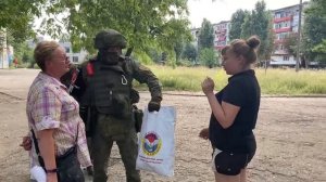 Военнослужащие ЦВО доставили гуманитарную помощь в Лисичанск