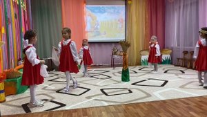Танец "Золотые колосья" подготовительная группа