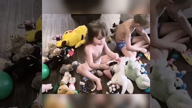 Подарили кучу игрушек детям ????