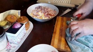 Потрясающий, вкусный салат с Копченой Курицей. Очень просто и очень вкусно