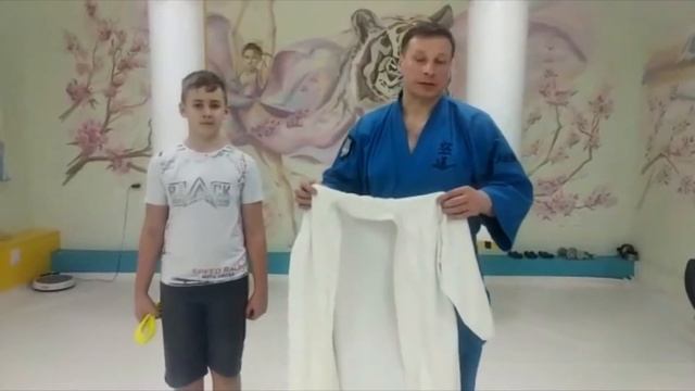 Как правильно выбрать кимоно и повязать пояс? смотреть онлайн