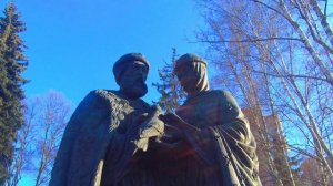 Памятник покровителям семьи святым Петру и Февронии Муромским