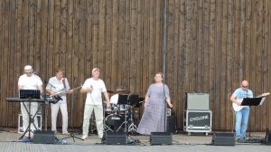 Выступление ВИА "ГОРПАРК" на сцене "Зелёного театра"