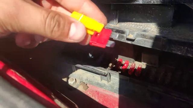 ауди 80 / Audi 80 не работает магнитола, прикуриватель, свет салона. Замена предохранителя.