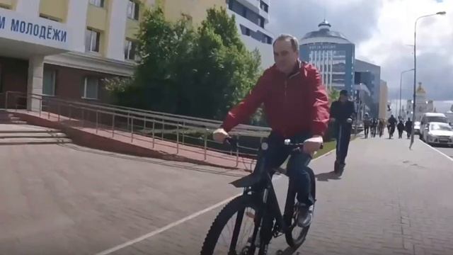 Глава Мордовии Артём Здунов и мэр Саранска Игорь Асабин провели рабочую велопрогулку смотреть онлайн