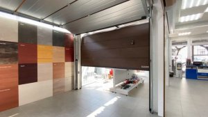 Гаражные секционные ворота Hormann RenoMatic, размер - 3000 х 2500. Шоурум "Профбезопаность", Сочи.