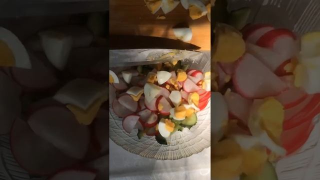 Салат с редиской огурцом и яйцом #radish #radishrecipes #salat #салатсредиской #салатвесенний