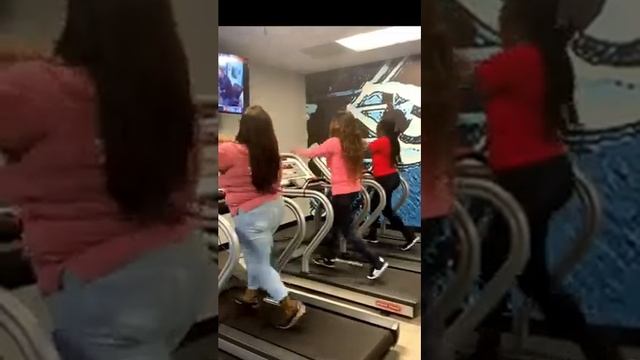 Treadmill workout with a twist. Inspired by @therealmoworldwide смотреть онлайн