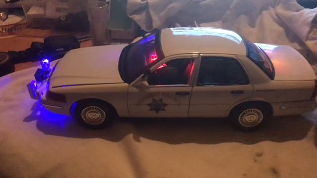 California highway patrol 1/18 motorMax police car With custom lights￼ ￼ смотреть онлайн