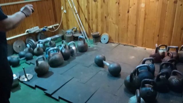 ВЗЯТИЕ В СТОЙКУ ДВУМЯ РУКАМИ ШАРОВО'Й ГАНТЕЛИ 86 КГ. НИКИТА СМОЛЬНИКОВ. OLD-TIME 86KG GLOBE DUMBBEL смотреть онлайн