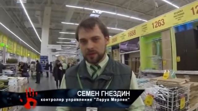 Недовольного покупателя, который устроил переполох в крупном ТК вывела полиция смотреть онлайн