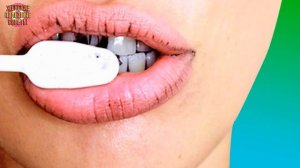 Как отбелить зубы с помощью активированного угля. Более странного способа я еще не видел!