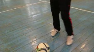 Dribbling feint in football [dribbling skills]