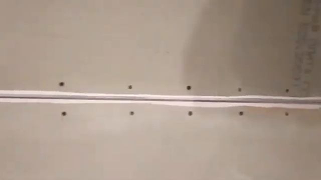 Разрезанные стыки гипсокартона на эркере (полукруглой стене) смотрите на видео смотреть онлайн