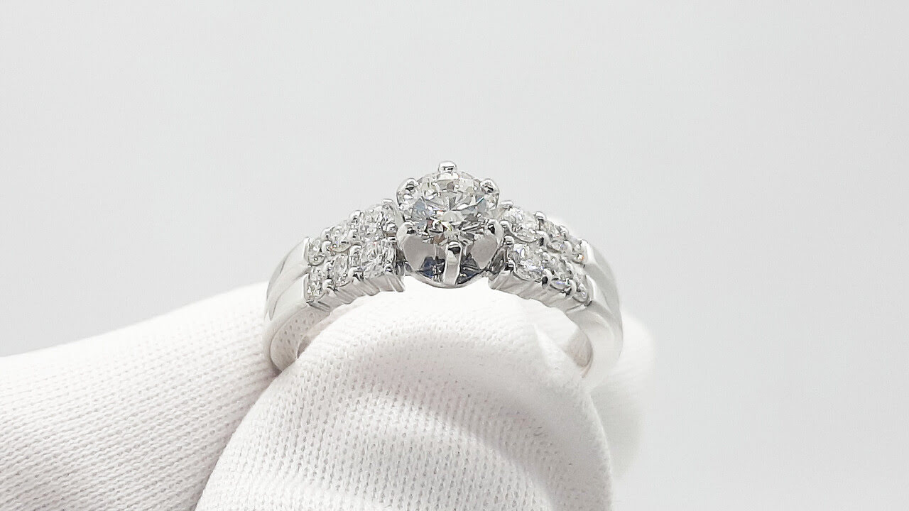 Роскошное кольцо с бриллиантом