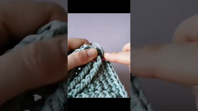 Круглая салфетка или ковер крючком с рельефными столбиками...