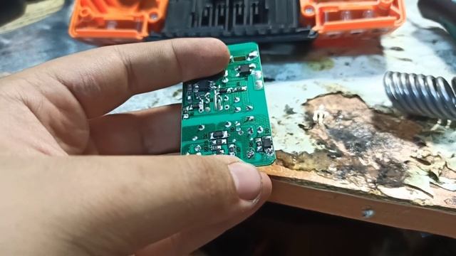 Ремонт и передлка зарядки AEG BL1418 смотреть онлайн