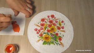 Красивая идея из виниловой пластинки и яичной скорлупы. Поделки своими руками.