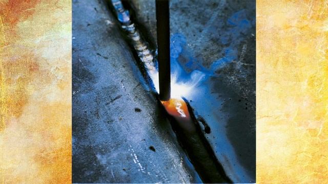 Новичку советуют держать короткую сварочную дугу чтобы был хороший шов. Без опыта это сложно, н смотреть онлайн