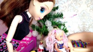 ДЕД МОРОЗ НАСТОЯЩИЙ? Я ЕГО СФОТКАЛ! КАТЯ И МАКС ВЕСЕЛАЯ СЕМЕЙКА Смешные куклы мультики ДАРИНЕЛКА