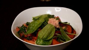 Бомбический салат с консервированным тунцом !!