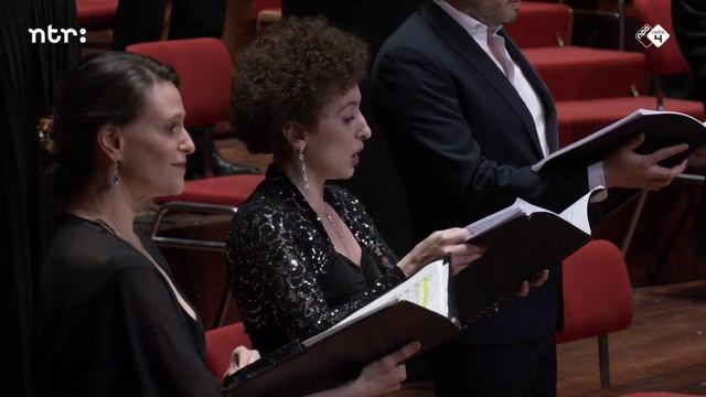 Дирижер Джулио Пранди. Дж. Б. Перголези; А. Скарлатти- духовные сочинения. смотреть онлайн