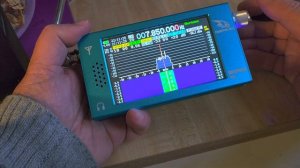 DEEPSDR 101 Tuning on telescopic antenna several signals on Shortwave