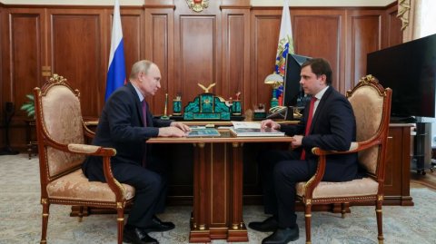 Владимир Путин провел встречу с губернатором Орловской области Андреем Клычковым
