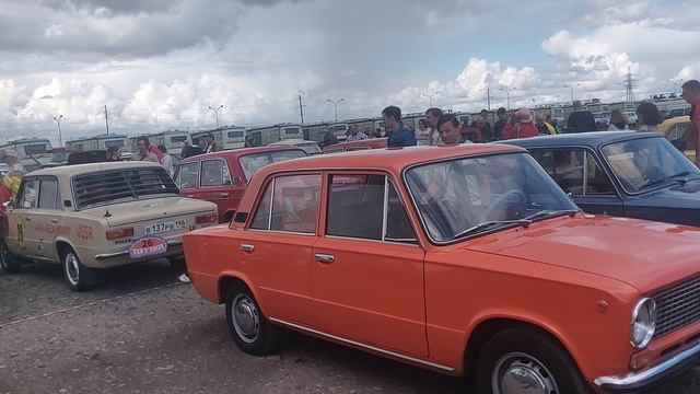 СОВЕТСКИЕ АВТОМОМБИЛИ. РЕТРО АВТОМОБИЛИ. АВТО ИЗ СССР. ВЫСТАВКА МАШИНЫ САНКТ-ПЕТЕРБУРГ.