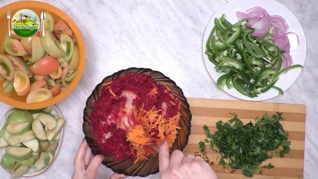 Маринованные зеленые помидоры с яблоками и свеклой