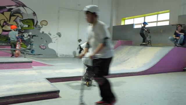Тренировки по самокату в крытом скейт парке Москва Б. Семеновская 42 стр 1 #крытыйскейтпарк смотреть онлайн