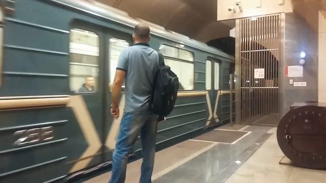 81-717/714.5М На станции Сретенский бульвар смотреть онлайн