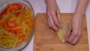 Cалат из разноцветных перцев