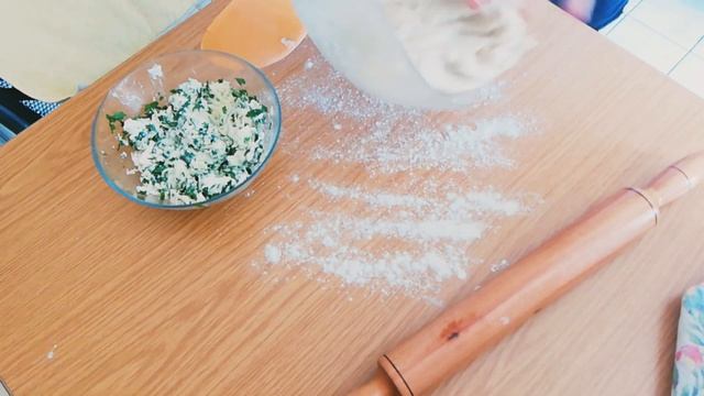 ГЁЗЛЕМЕ/ Турецкая кухня : лепешки на сковороде с сыром и зеленью.