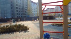 Красивая детская игровая площадка.Детская горка. Игры с машинками. Игры на свежем воздухе.