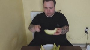ДЫНЯ КОЛХОЗНИЦА. ОБЖОР НА ДЫНЮ
