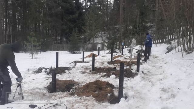 Перенос дома вниз под гору на участке. Запись с камеры наблюдения и фото основных этапов переноса.