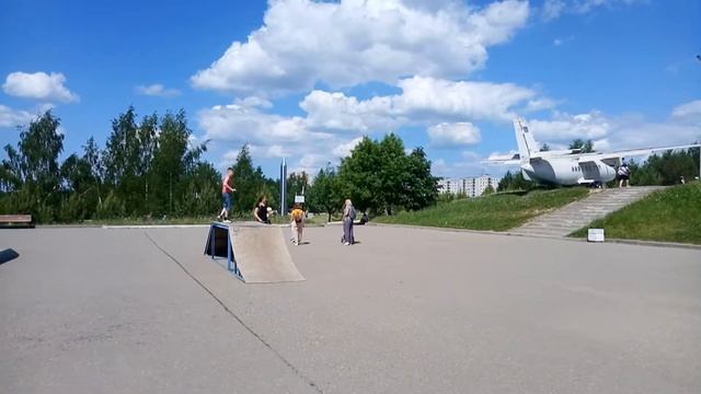 Пашка в парке победы на самокате. смотреть онлайн