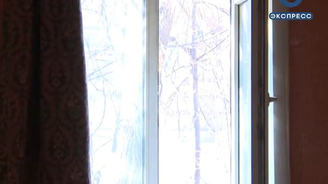 Приставам пришлось выселять жильцов аварийного дома на ул. Гоголя смотреть онлайн