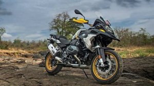 TOP SPEED BMW R1250 GS VS R 1200 GS - @MotoTopSpeed