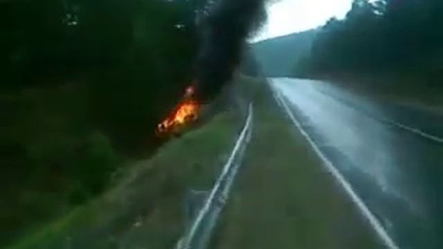 Жигули взорвались после вылета с трассы SD