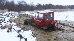 Чуть не утопили трактор ДТ 75 в воде!