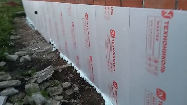 КАК УТЕПЛИИЬ ФУНДАМЕНТ ДОМА СНАРУЖИ СВОИМИ РУКАМИ ЭКСТРУДИРОВАННЫМ ПЕНОПОЛИСТИРОЛОМ В 5см. ГАЗОБЕТО
