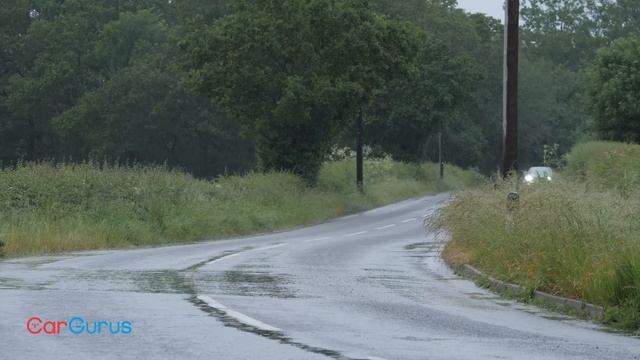 Jaguar XF vs BMW 5 Series: Sportbrake takes on Touring смотреть онлайн