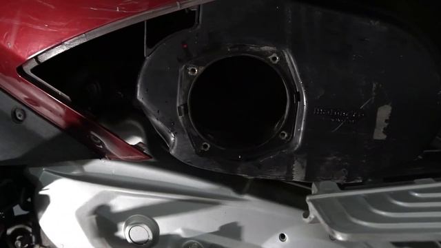 How to clean air filter of Mahindra Gusto || смотреть онлайн