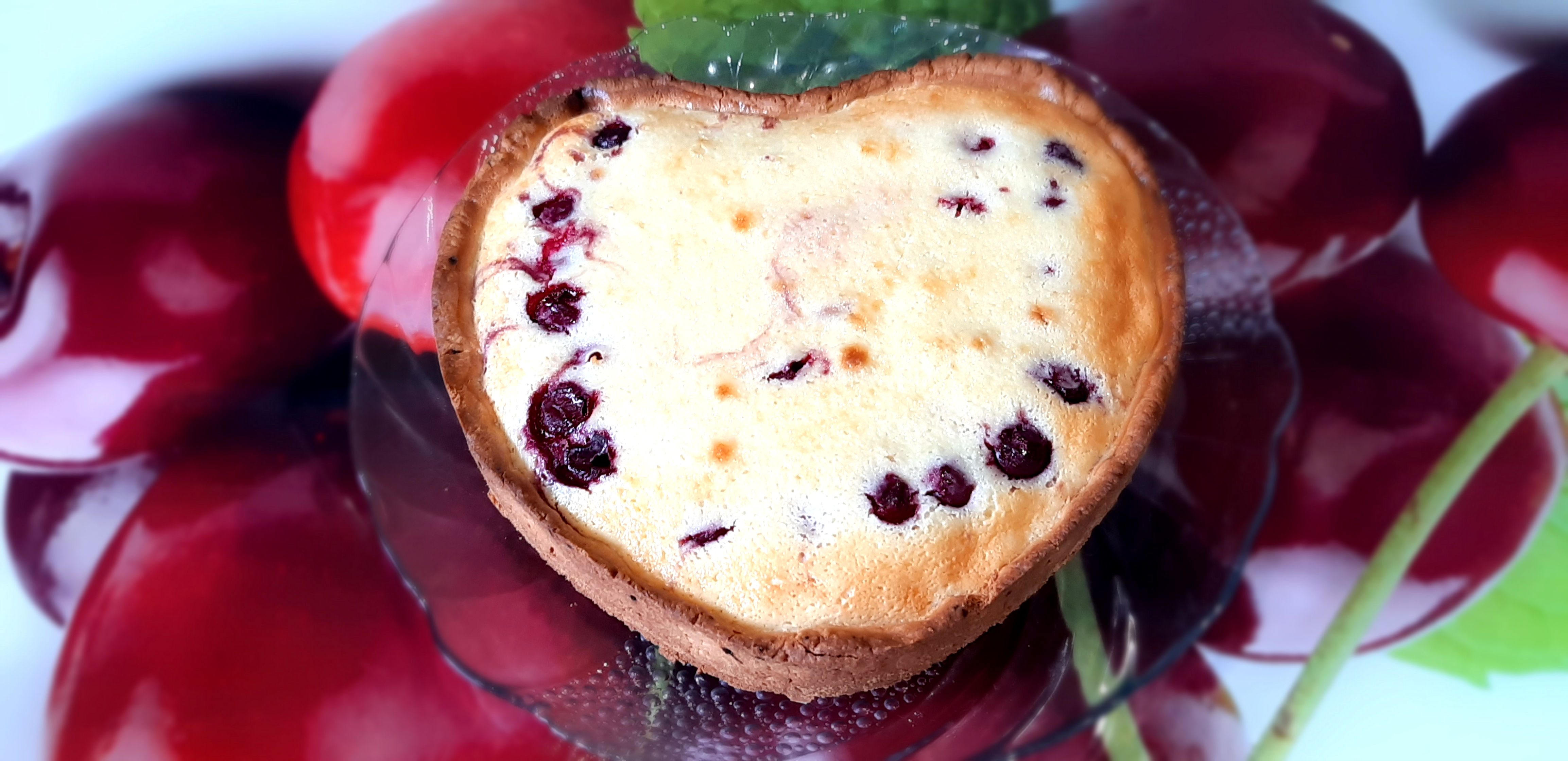 Ягодный пирог с нежной сметанной заливкой. Вкусный, красивый, аппетитный!