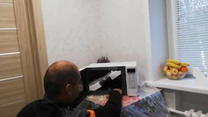 Распаковка — Микроволновая печь LG MS2042DY