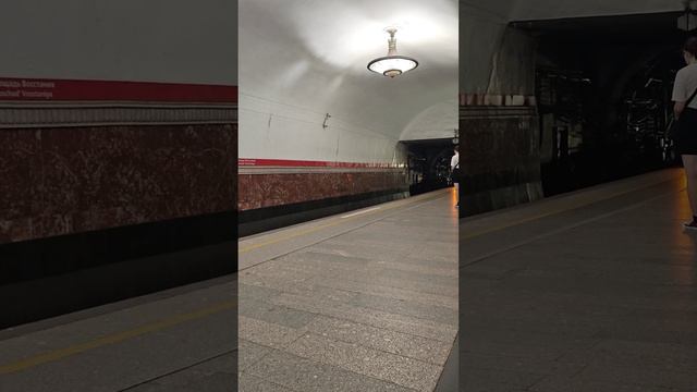 Что бесит москвича в метро Санкт-Петербурга