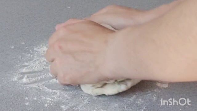 ОБАЛДЕННАЯ ЛЕПЕШКА ЗЕЛЕНЬЮ . ВКУСНЫЙ ЗАВТРАК.БЫСТРОЕ ЛЕПЕШКИ НА КЕФИРЕ С ЗЕЛЕНЬЮ. #лепешка  #рецепт