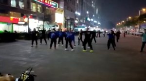 В Китае танцы ?? танцы ??